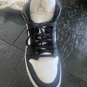 Jordan Men's Black and White Air Sneakers